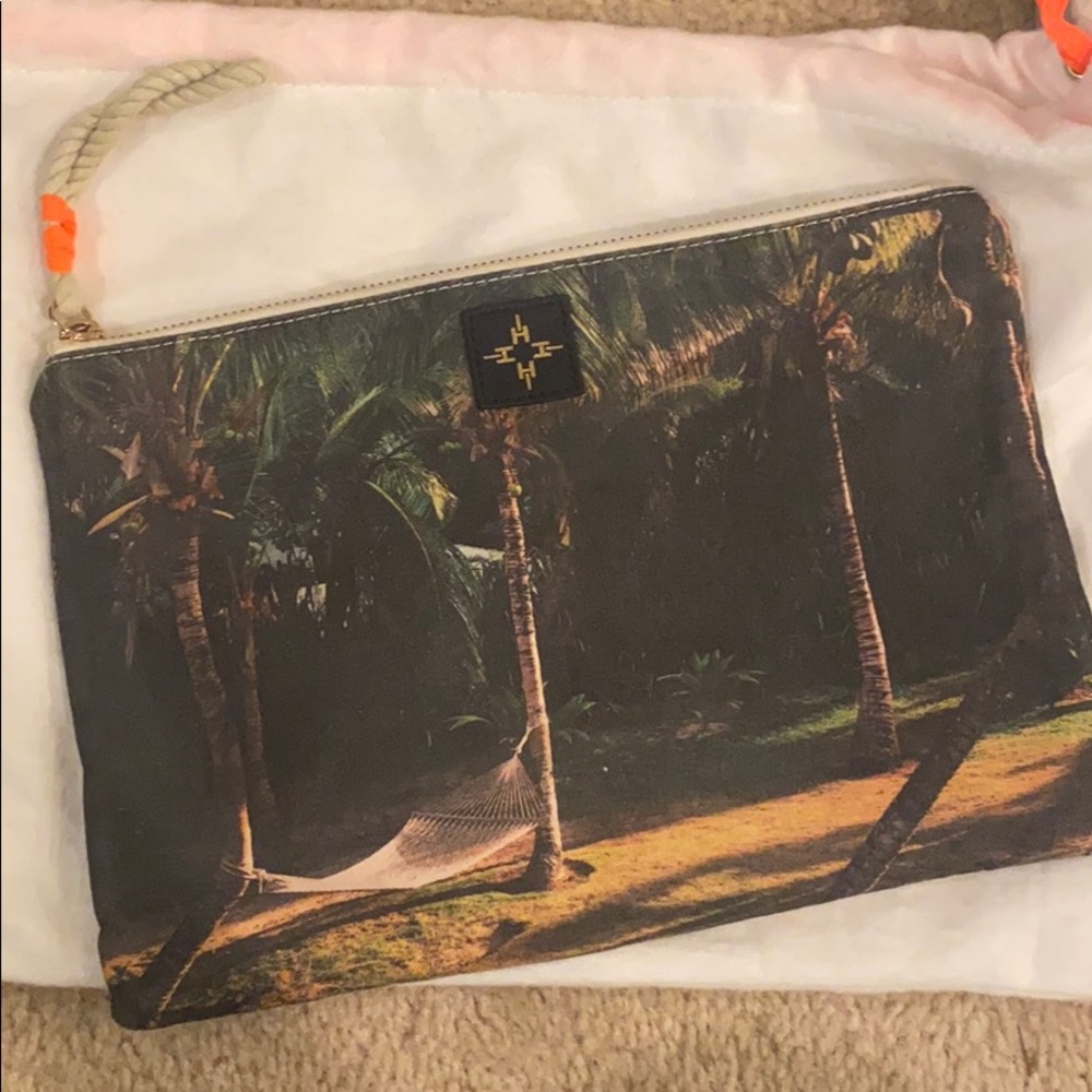 India hicks Insta pouch “The Hammock”